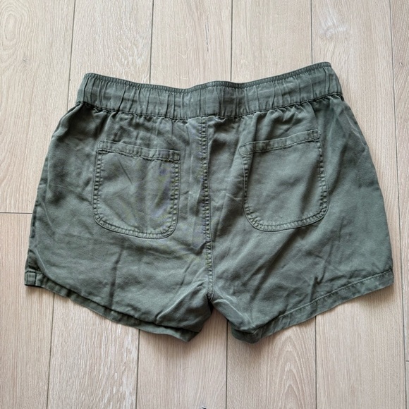 Tentree TENCEL Lyocell Olive Green Casual Shorts Women’s Size Medium - Picture 2 of 10